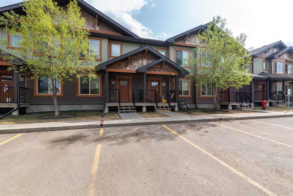 Recently sold home in Larsen Grove