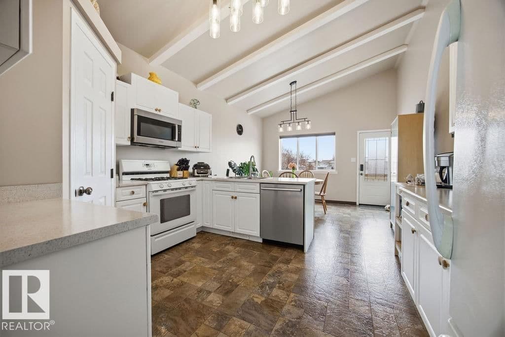 Recently sold home in Eaux Claires