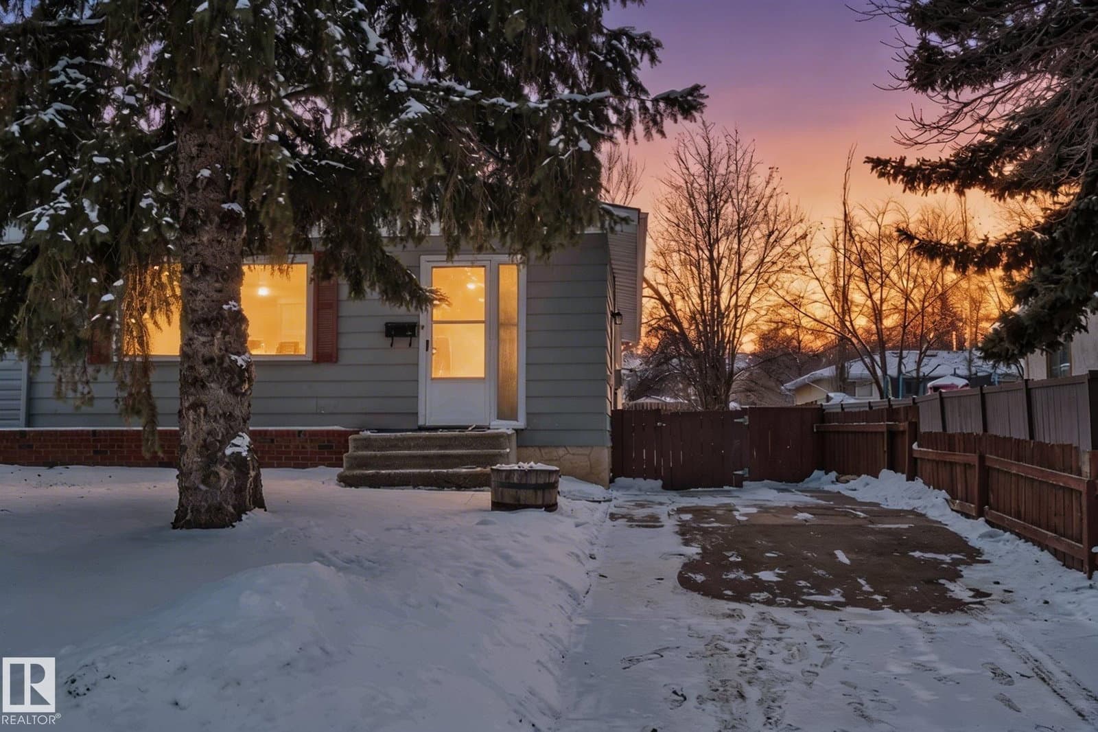 Recently sold home in Forest Lawn (St. Albert)