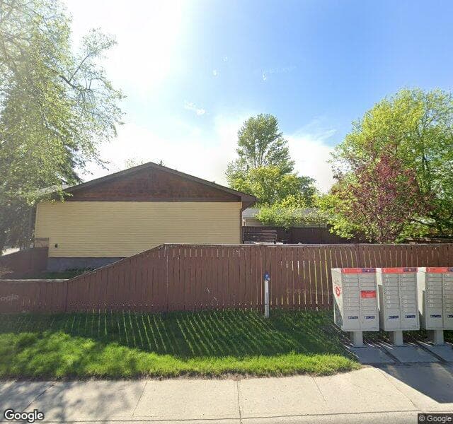 Street view of 104 Lynnbrook Place SE, Calgary