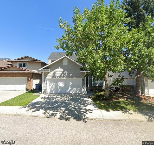 Street view of 140 Stratton Crescent SW, Calgary