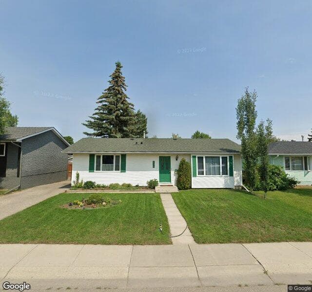 Street view of 136 Lynnview Way SE, Calgary