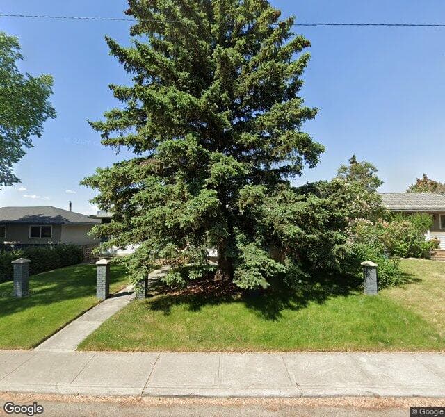 Street view of 1015 17 Street NE, Calgary