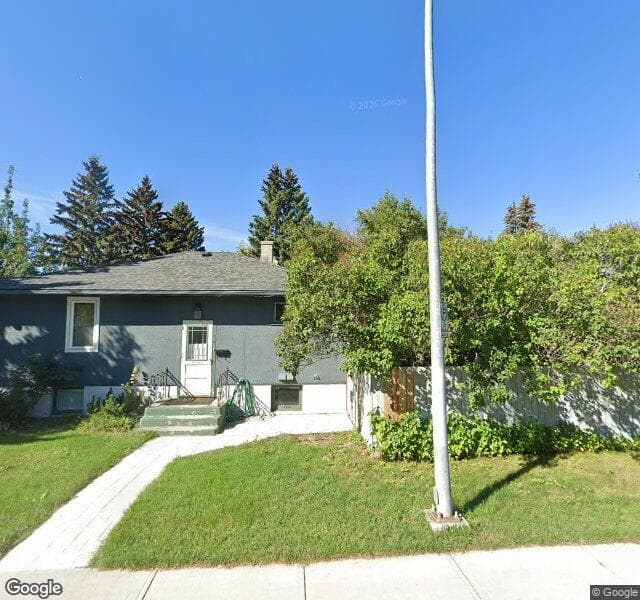 Street view of 1909 17 Street NW, Calgary