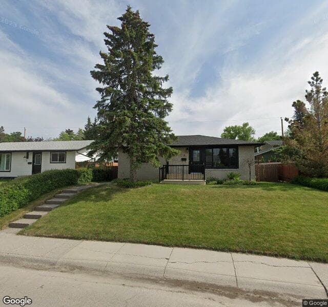 Street view of 15 Wellington Place SW, Calgary
