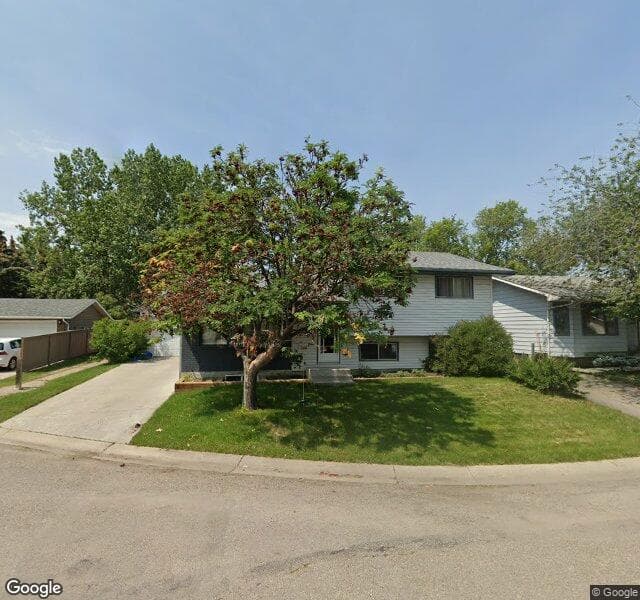 Street view of 139 Lynnover Place SE, Calgary