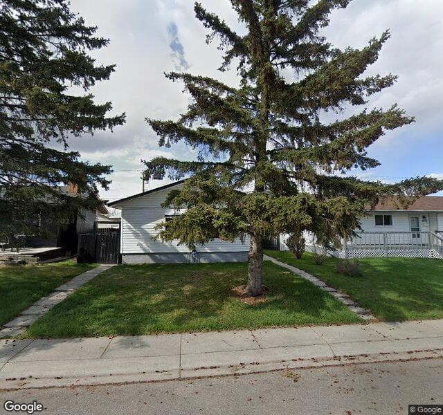 Street view of 1016 Penrith Crescent SE, Calgary
