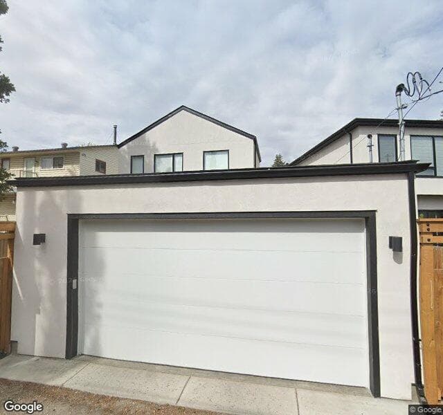 Street view of 1135B Regent Crescent NE, Calgary