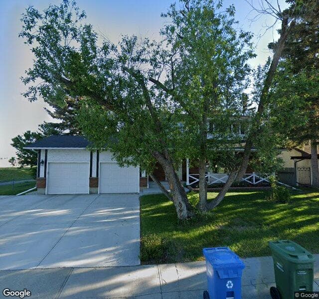 Street view of 2935 Oakwood Drive SW, Calgary