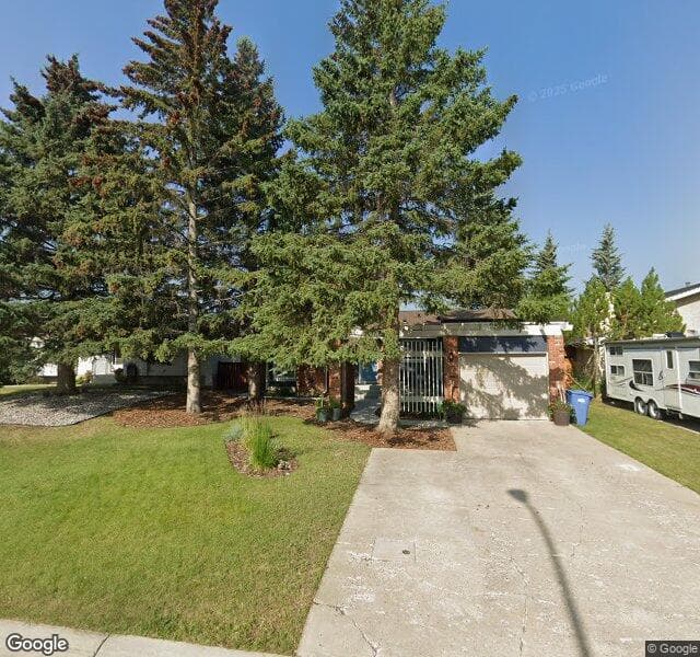 Street view of 644 Oakwood Place SW, Calgary