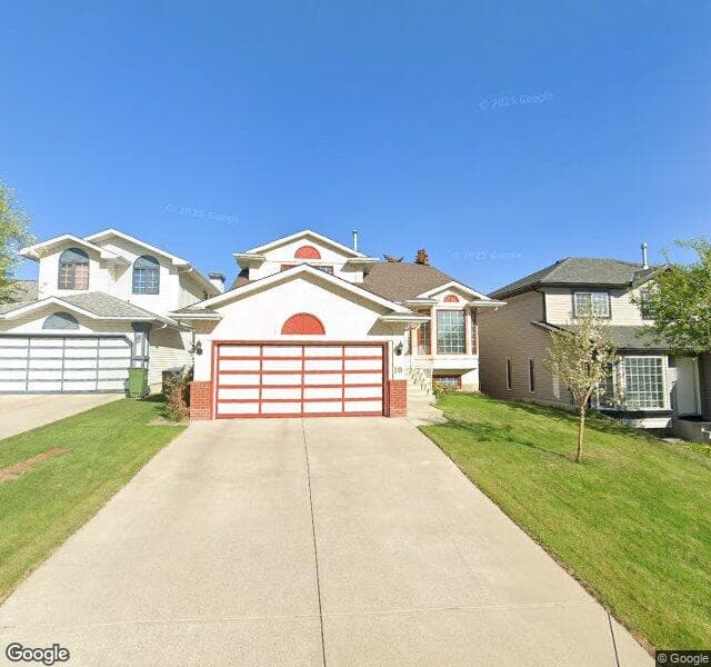 Street view of 10 Hidden Vale Court NW, Calgary