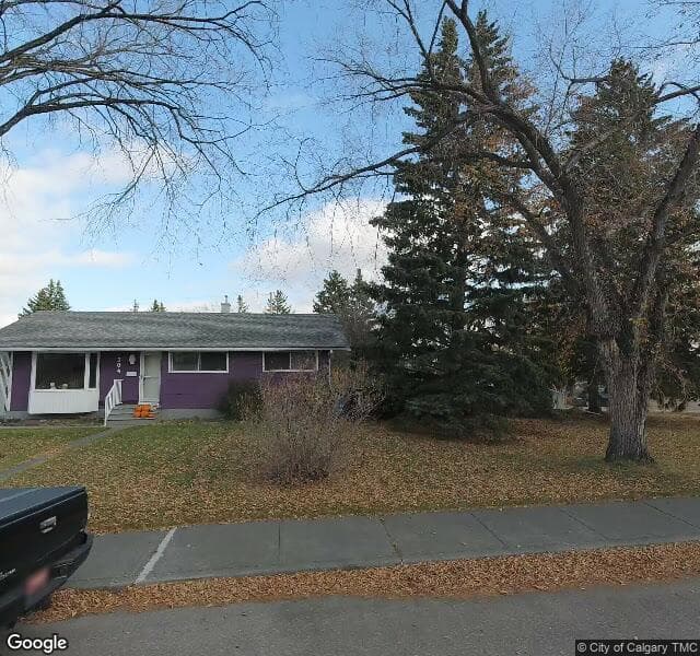 Street view of 304 Hawthorn Drive NW, Calgary
