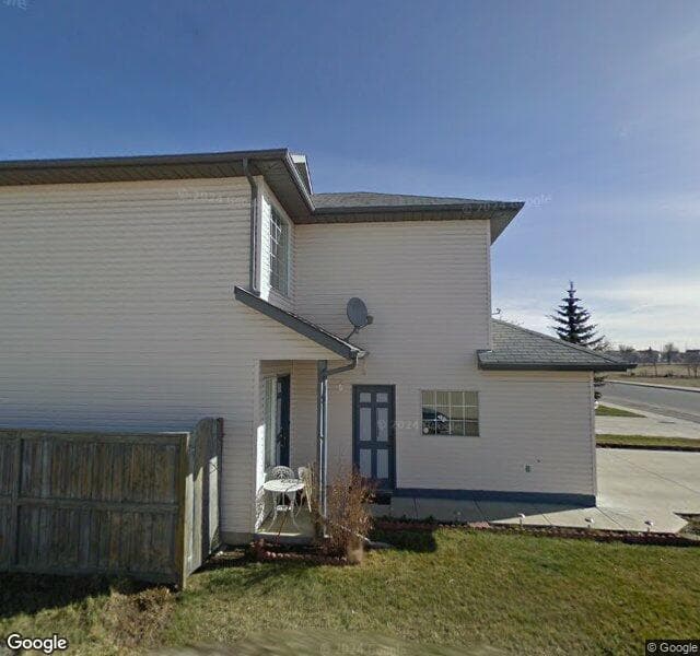 Street view of 922 Applewood Drive SE, Calgary