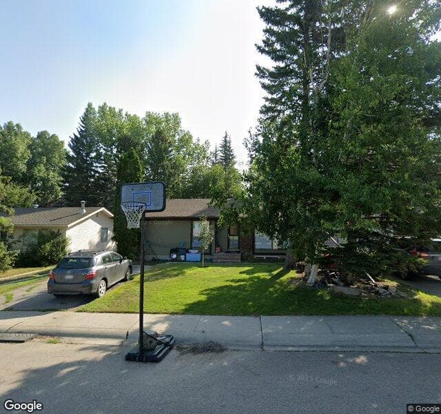 Street view of 2810 Oakmoor Crescent SW, Calgary