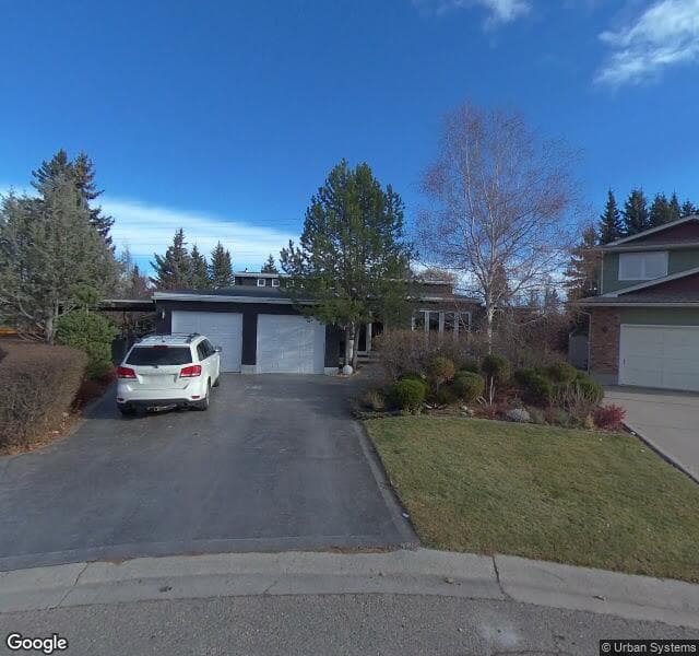 Street view of 112 Varsity Green Bay NW, Calgary