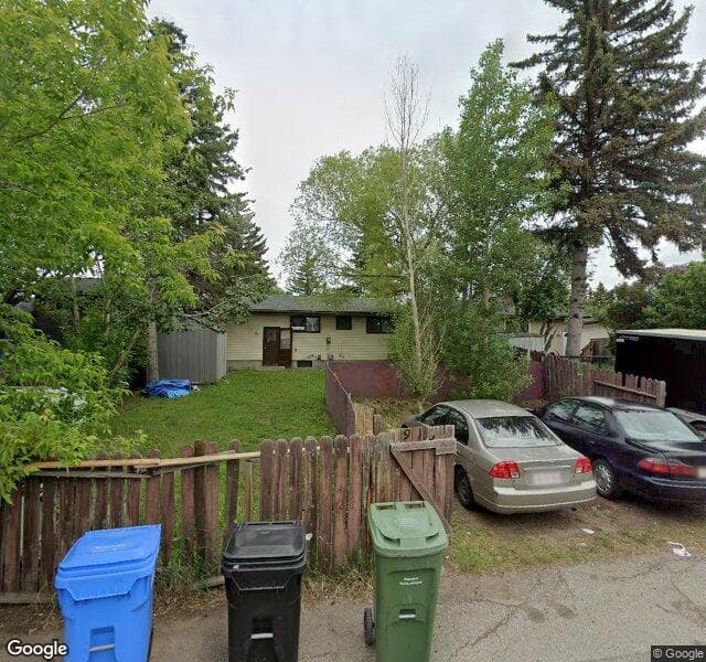 Street view of 916 Pinecliff Drive NE, Calgary