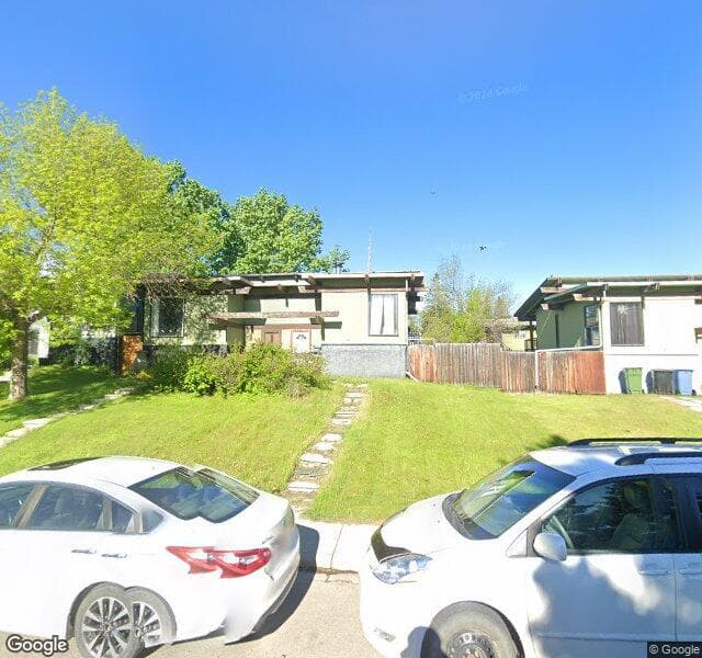 Street view of 527 Sabrina Road SW, Calgary