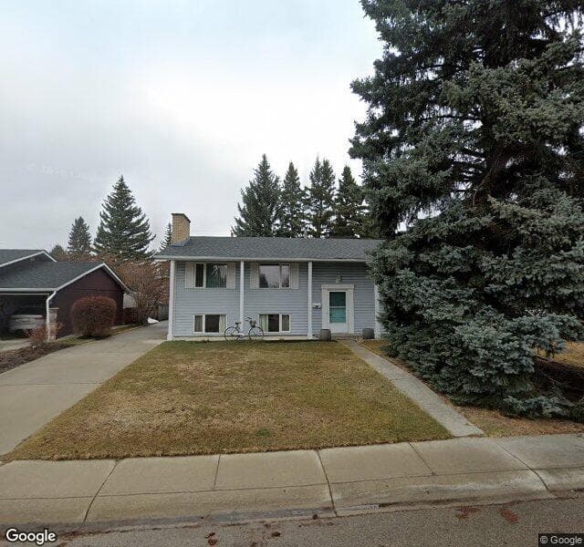 Street view of 625 Willowburn Crescent SE, Calgary