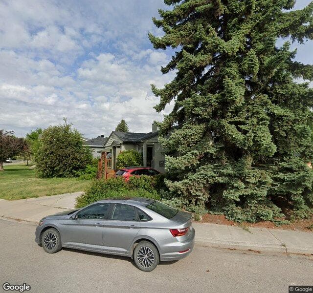 Street view of 524 20 Avenue NE, Calgary