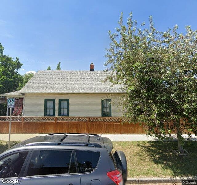 Street view of 724 2 Avenue NE, Calgary