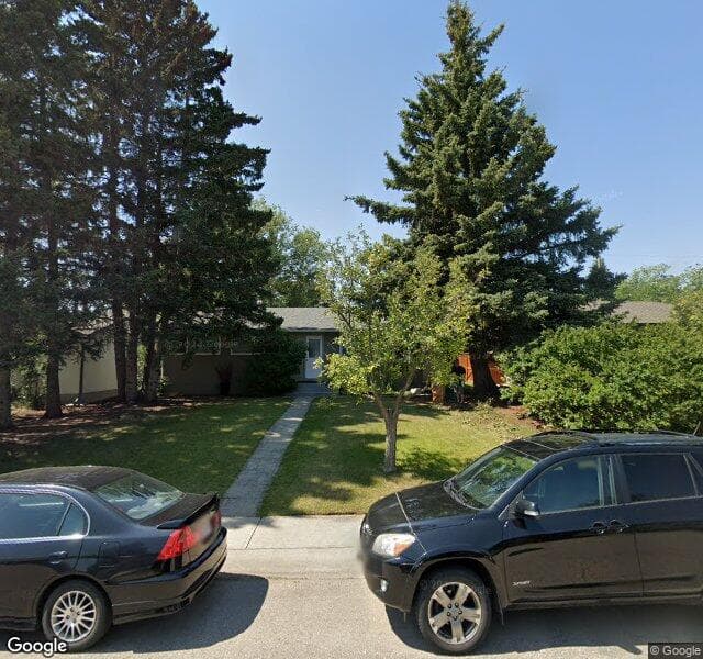 Street view of 2744 Laurel Crescent SW, Calgary