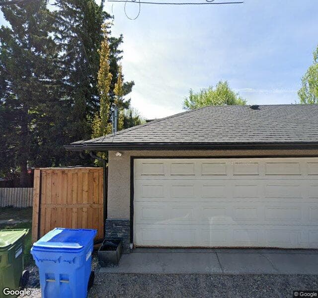 Street view of 464 27 Avenue NW, Calgary
