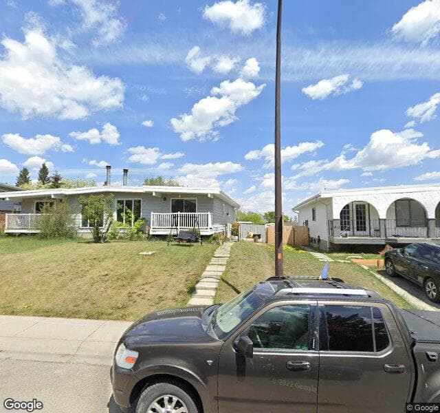 Street view of 814 Canfield Way SW, Calgary