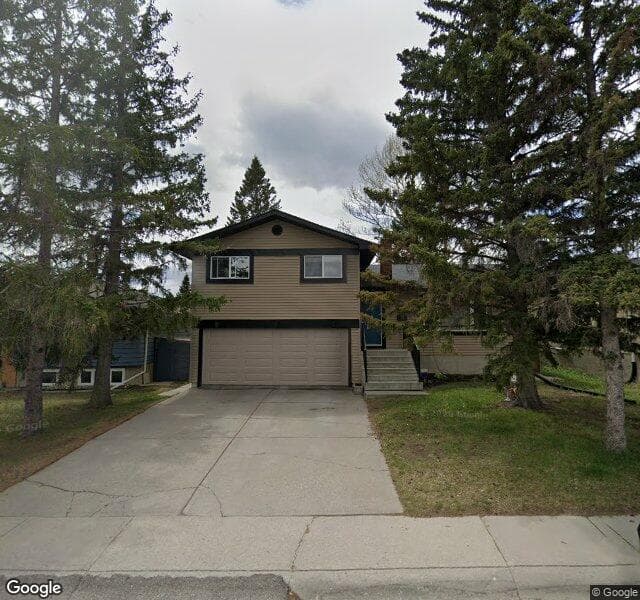 Street view of 4427 Dallyn Street NW, Calgary