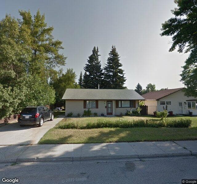 Street view of 40 Lynnwood Drive SE, Calgary