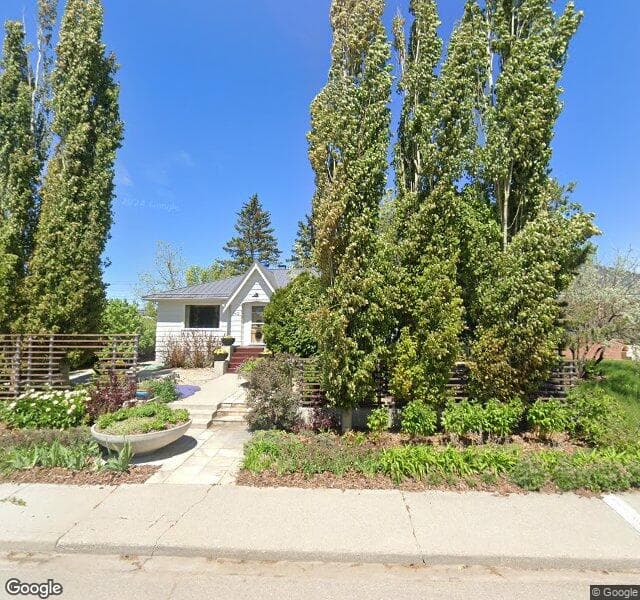 Street view of 940 15 Avenue NE, Calgary