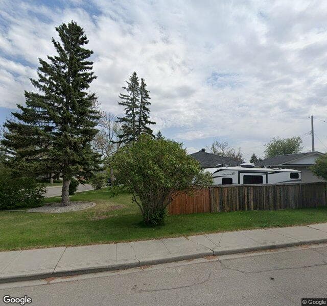 Street view of 527 Thornhill Place NW, Calgary