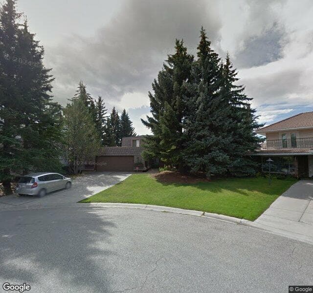 Street view of 228 Varsity Green Bay NW, Calgary