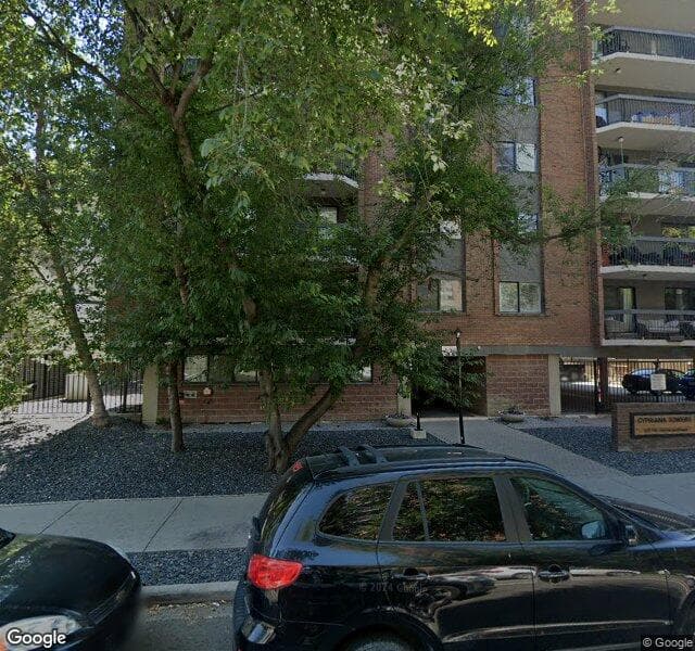 Street view of 402-537 14 Avenue SW, Calgary