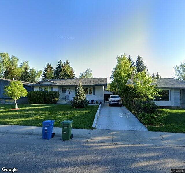 Street view of 3124 Oakwood Drive SW, Calgary