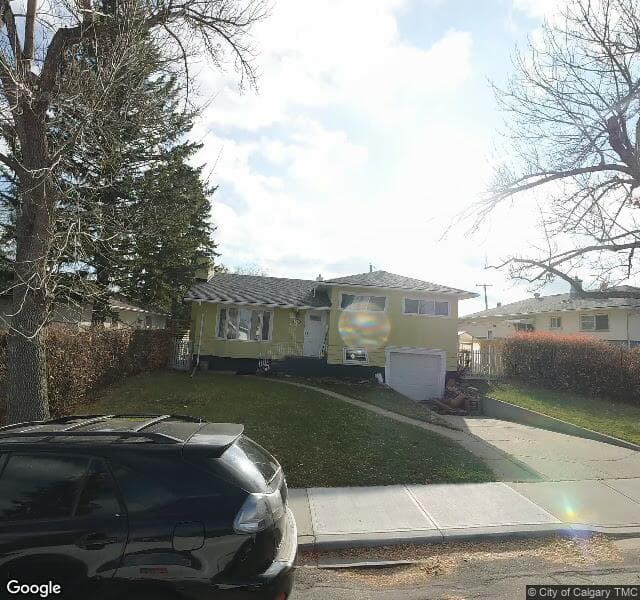 Street view of 427 Blackthorn Road NW, Calgary