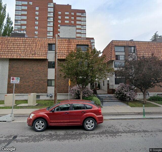 Street view of 305 25 Avenue SW, Calgary