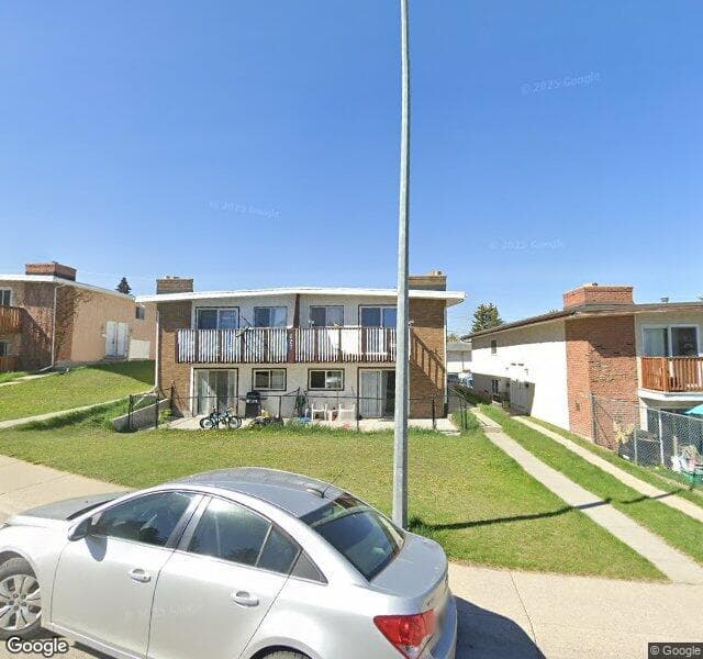 Street view of 227 Huntington Park Bay NW, Calgary