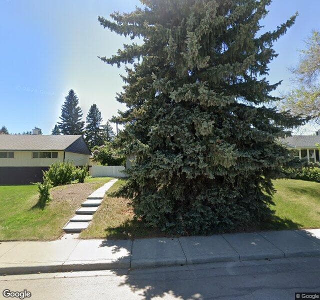 Street view of 811 Trafford Drive NW, Calgary