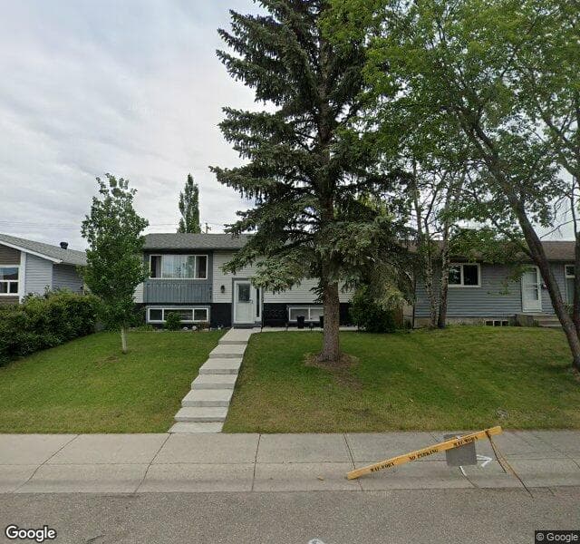 Street view of 871 Pinecliff Drive NE, Calgary
