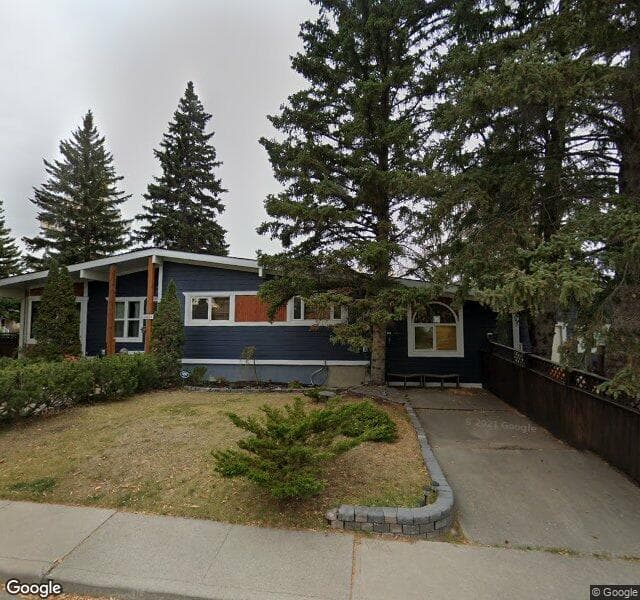 Street view of 2824 Grant Crescent SW, Calgary