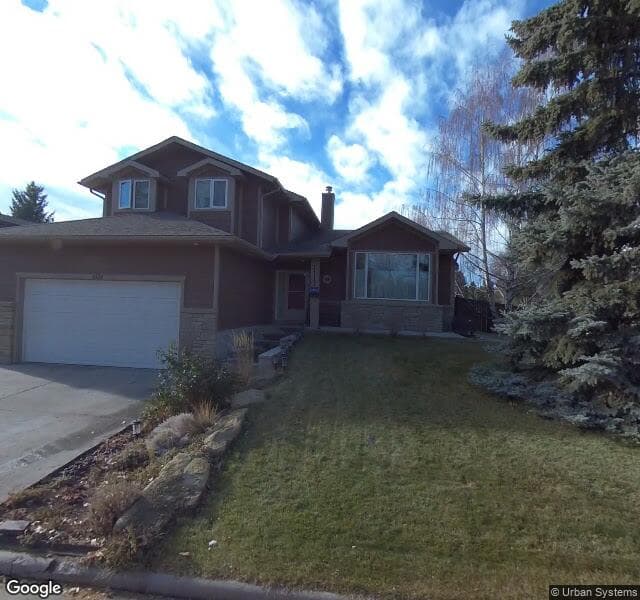 Street view of 1117 Varsity Estates Rise NW, Calgary