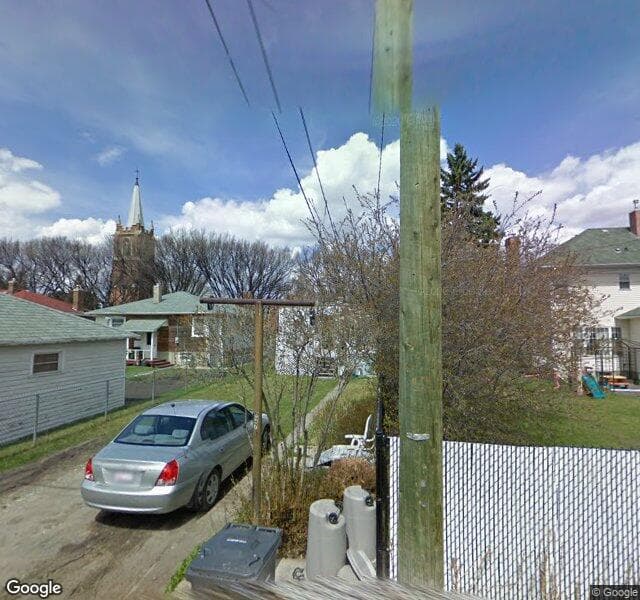 Street view of 627 19 Avenue NW, Calgary