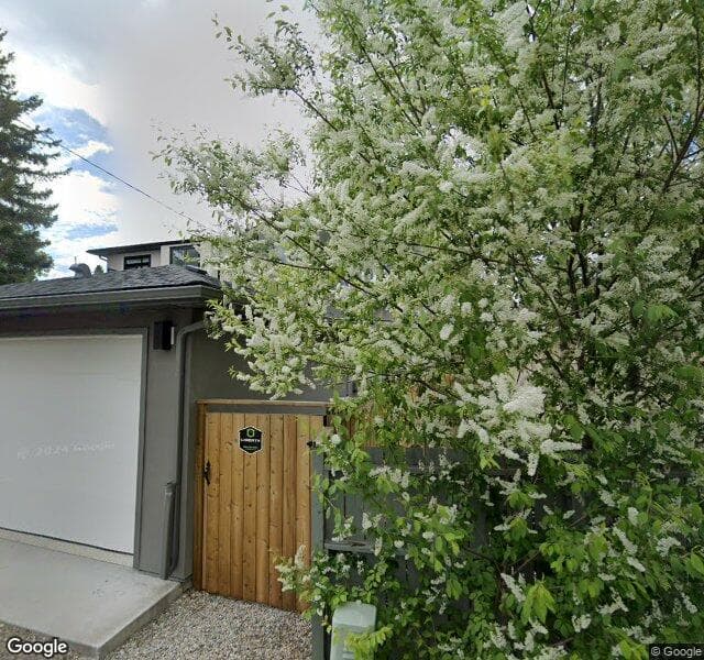 Street view of 910 24 Avenue NW, Calgary