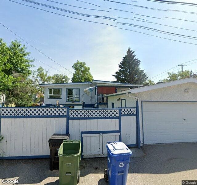 Street view of 527 19 Street NE, Calgary