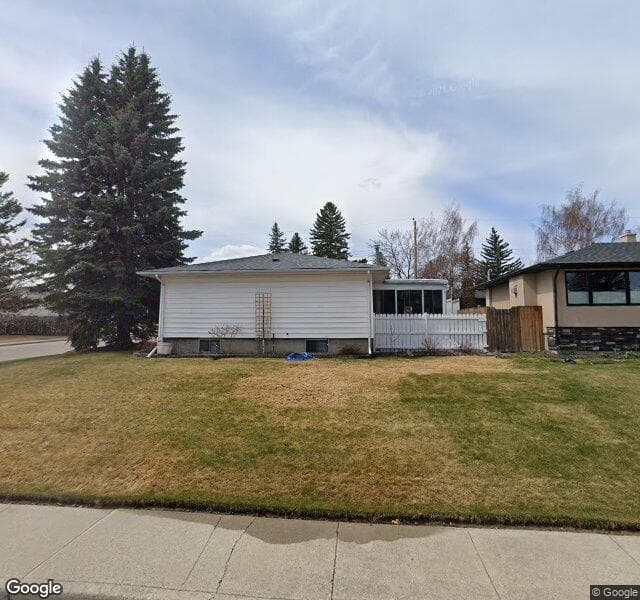 Street view of 628 61 Avenue SW, Calgary