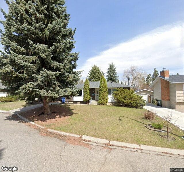 Street view of 580 Oakwood Place SW, Calgary