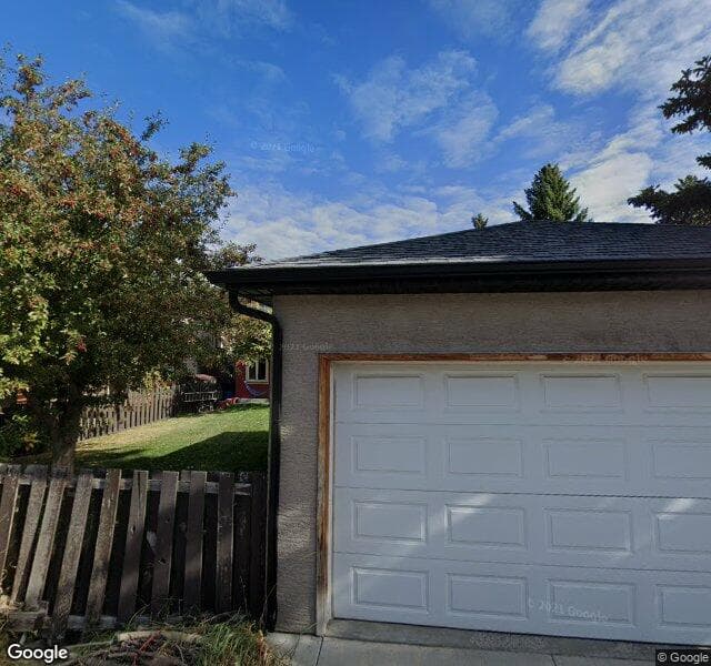 Street view of 2009 33 Street SW, Calgary