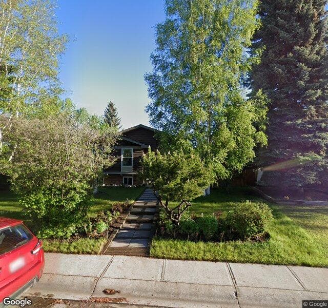 Street view of 832 Parkwood Drive SE, Calgary