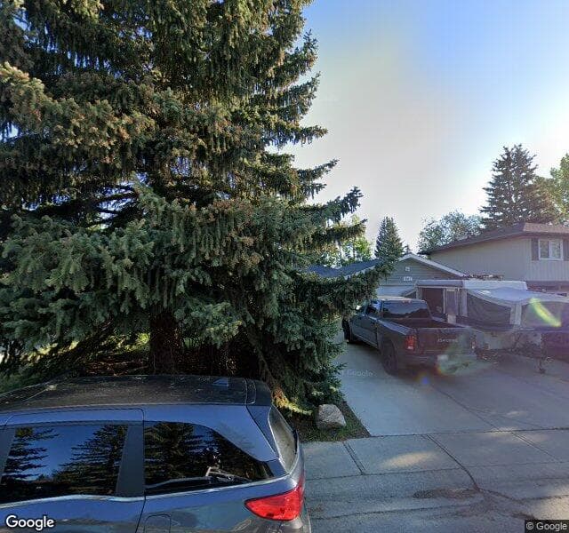 Street view of 2911 Oakwood Drive SW, Calgary
