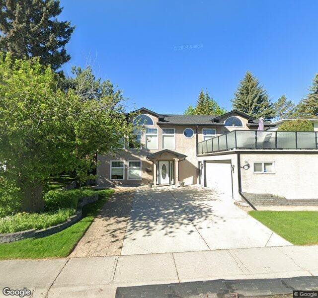 Street view of 611 Willoughby Crescent SE, Calgary